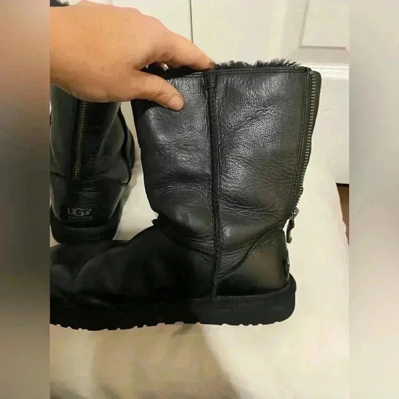 UGG Australia Classic Zip Black Leather Boots size 6 - Picture 9 of 14